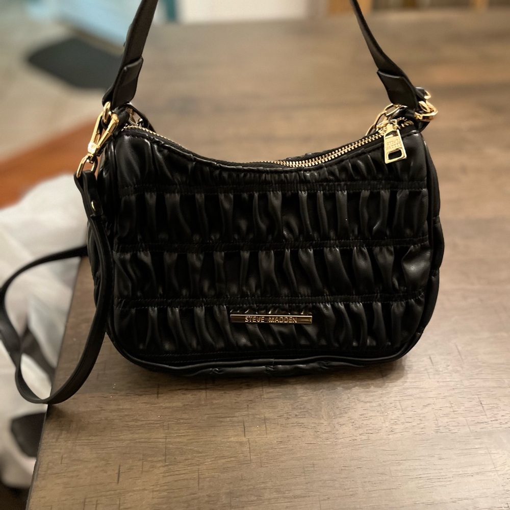Steve Madden purse and crocs - Picture 4 of 7